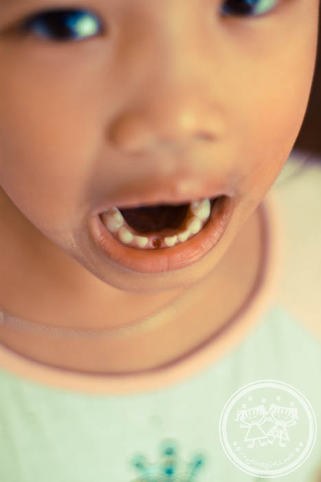 Zaria poking belly button